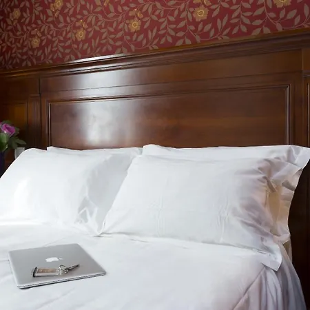 Elysees Niel Hotell 3*