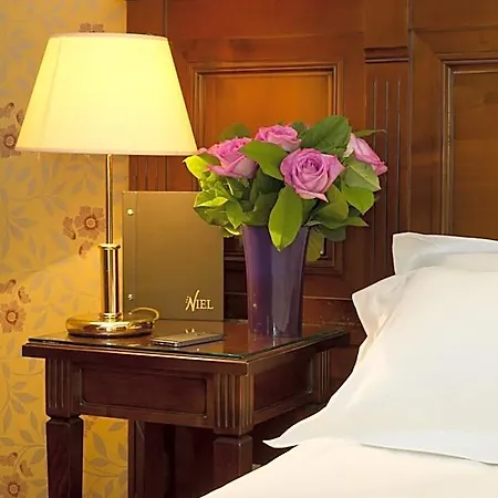 Elysees Niel Hotel