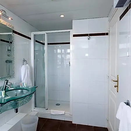 Hotel Elysees Niel 3*