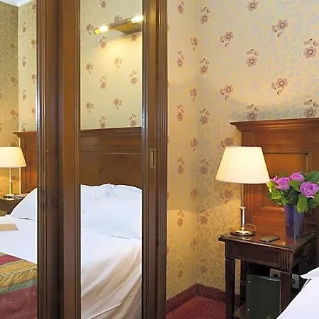 Hotel Elysees Niel 3*