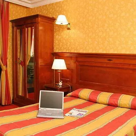 Elysees Niel Hotell 3*