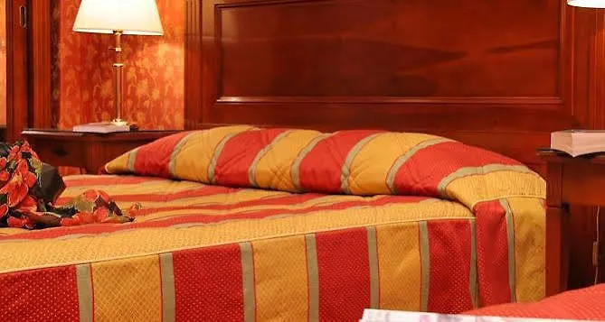Elysees Niel Hotel