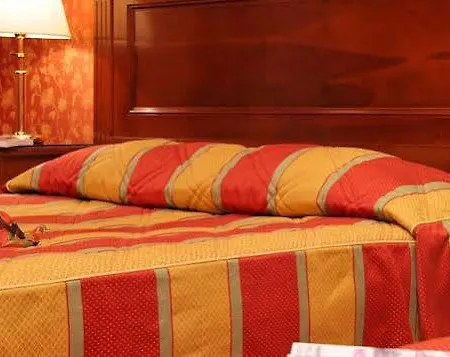Elysees Niel Hotel