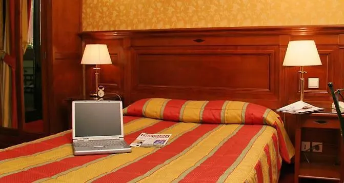 Elysees Niel Szálloda Párizs