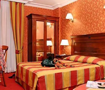 Elysees Niel Szálloda 3*